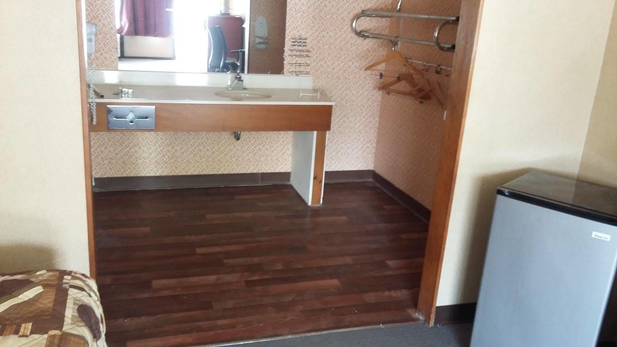 Paris Inn And Suites Экстерьер фото